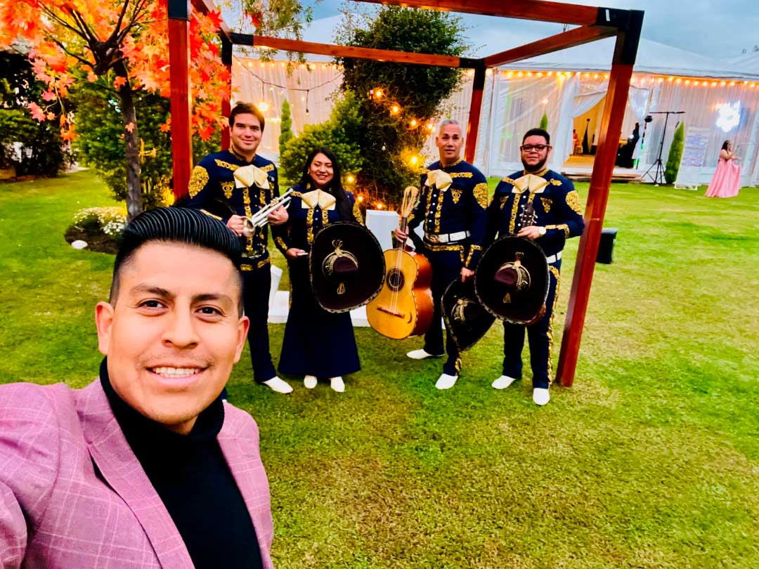 Mariachis-quito-a-la-mexicana-1