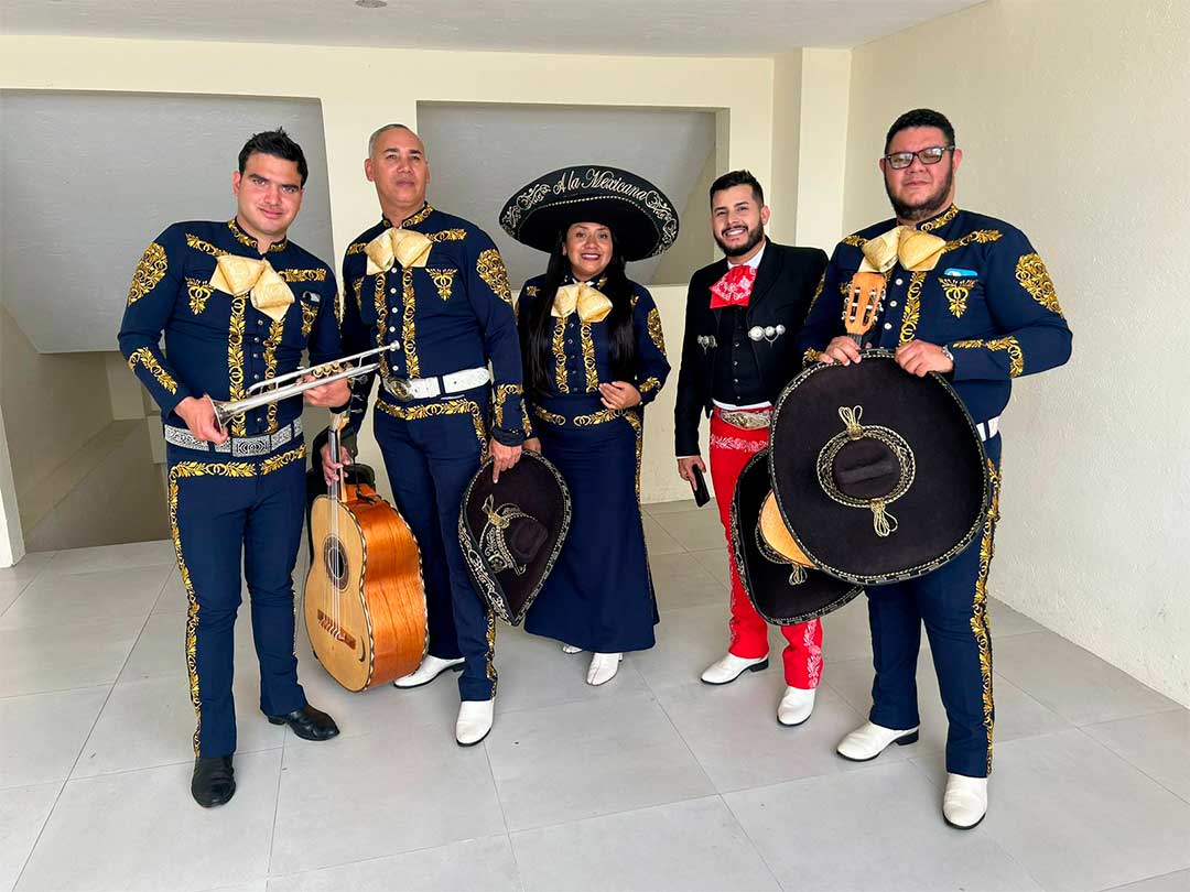 Mariachis-quito-a-la-mexicana-3