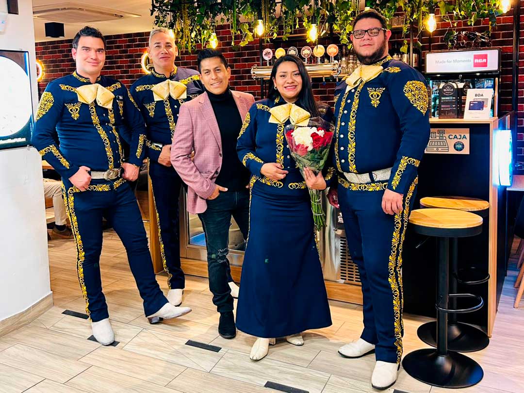 Mariachis-quito-a-la-mexicana-5