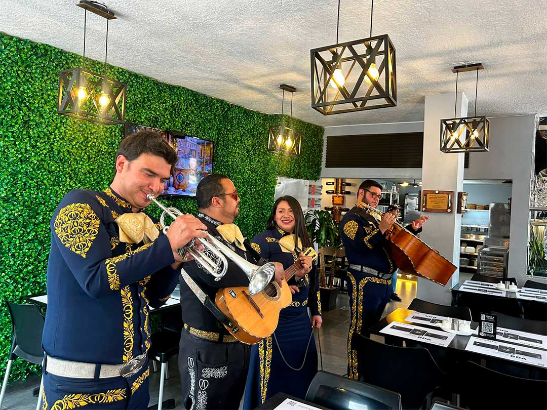 Marichis-quito-a-la-mexicana-2